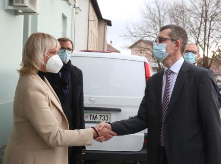 VLADA NA OBISKU V CERKNICI 021 FOTO LJUBO VUKELIČ